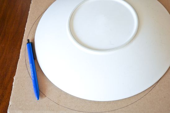 Using your dinner plate/charger/lid, trace a large circle onto the 